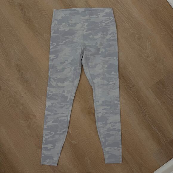 lululemon athletica Pants - Women’s Lululemon Wunder Under Leggings White Camouflage Print Size 12